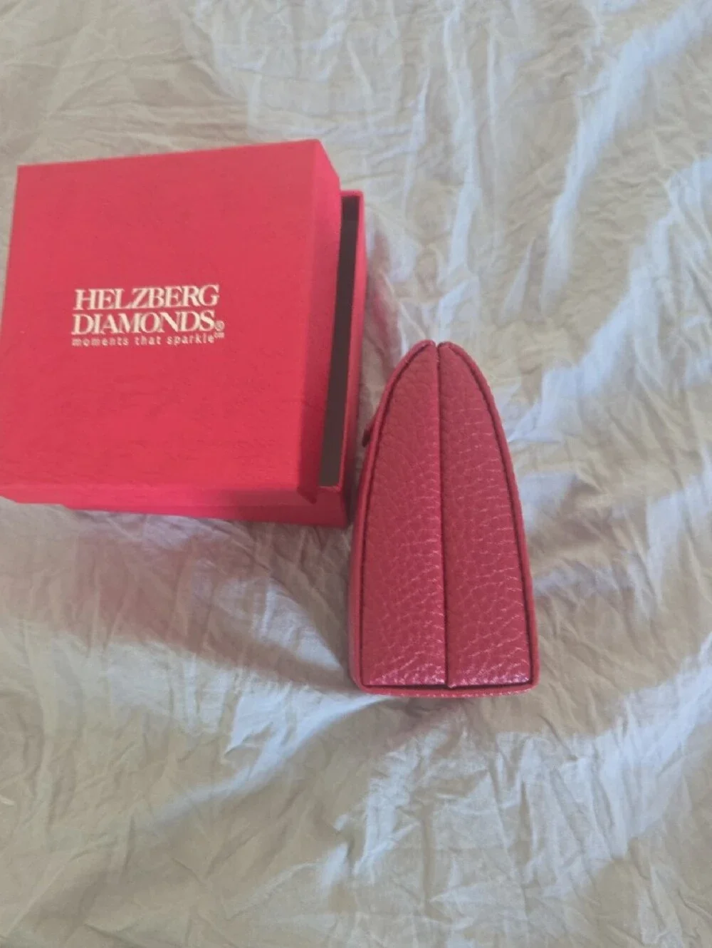 Helzberg Diamonds compact red